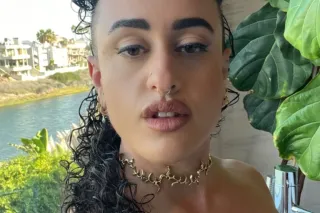 Petite Bubble Butt Vixen 🍑 Alt... - Image 2