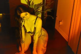 Sexy, Flexible, Tall Snow Bunn... - Image 4