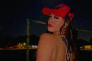 Sexy thick white girl just lan... - Image 4